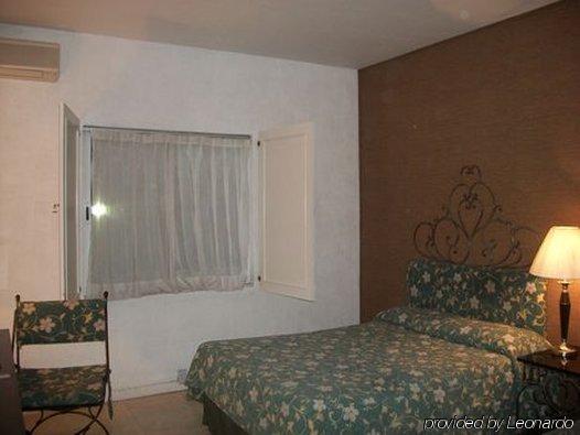 Hotel Zar Guadalajara 2*
